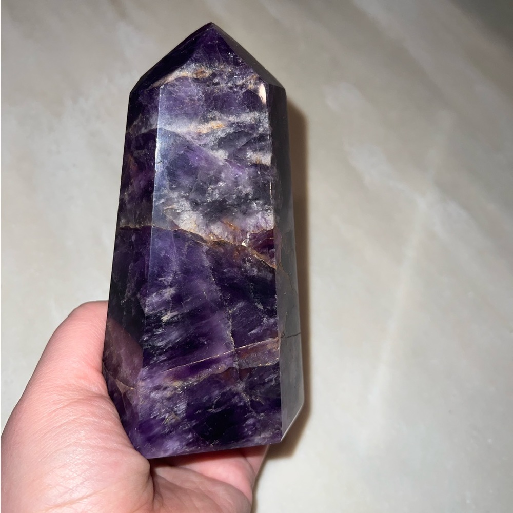 Dreamy Amethyst obelisk/point